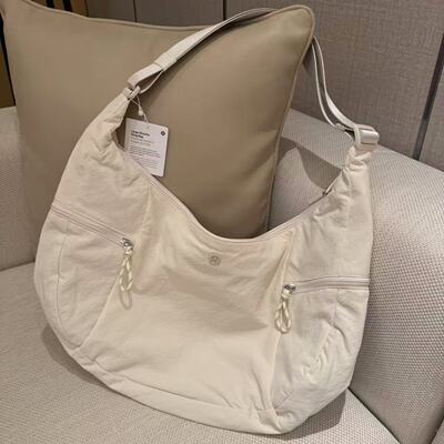 露露乐蒙新款斜挎牛角包