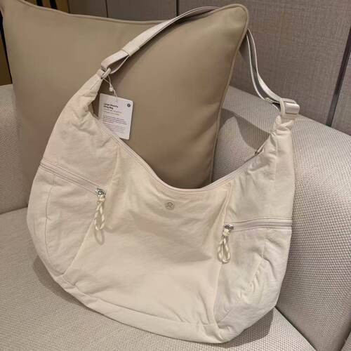 露露乐蒙新款斜挎牛角包