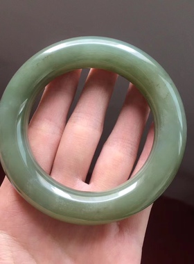 天然和田玉老料湖水绿粗圆条手镯女玉镯子带证书年底清仓