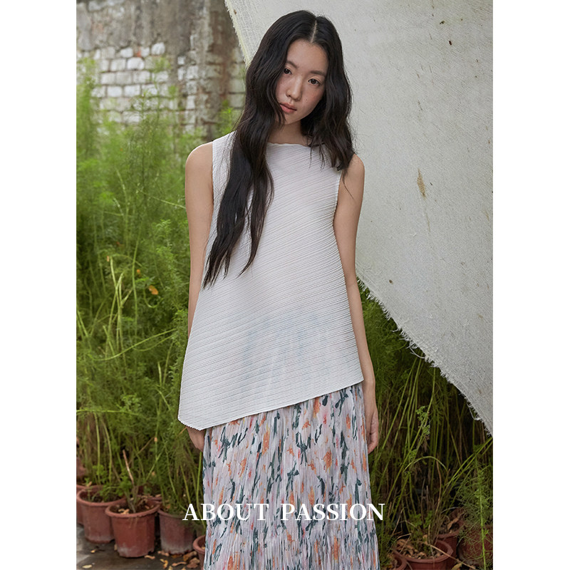 About Passion · 不规则无袖褶皱上衣肌理感休闲背心女2025新款