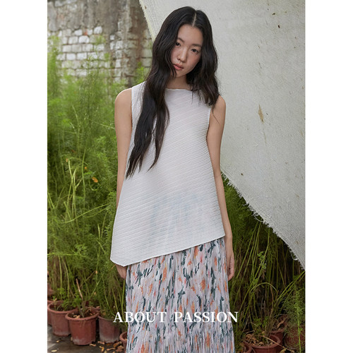 About Passion · 不规则无袖褶皱上衣肌理感休闲背心女2025新款