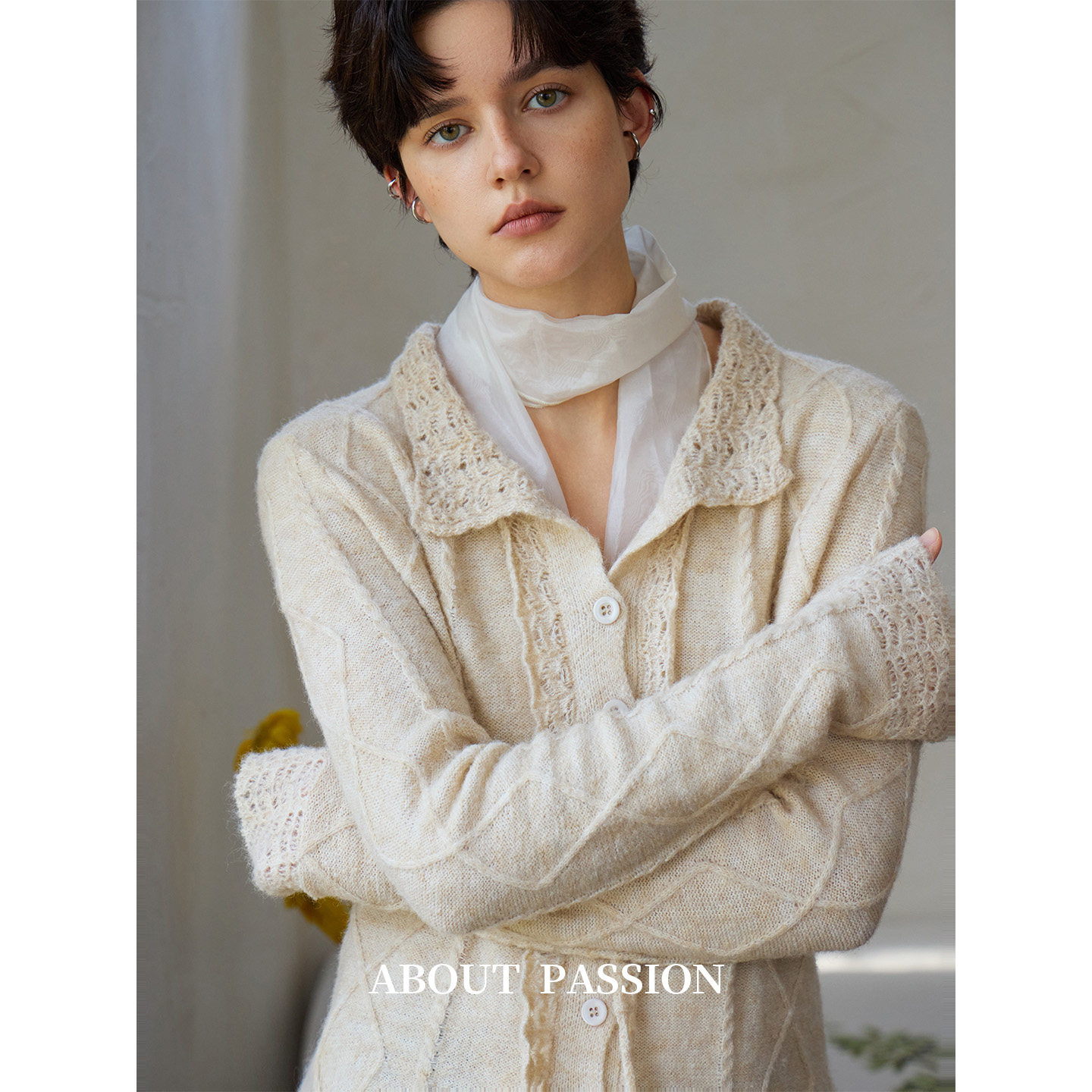 About Passion钩花翻领排扣针织开衫2026秋季新款法式设计感上衣