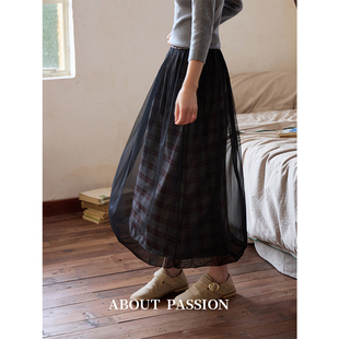 复古格纹拼接网纱半身裙 About Passion