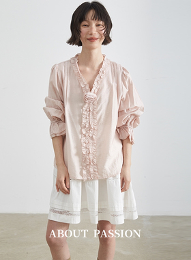 ABOUT PASSION · V领褶皱花朵珠光衬衫设计感复古荷花袖衬衣上衣