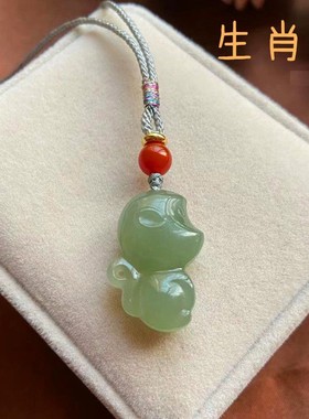 新款和田玉小生肖吊坠小滴溜滴溜