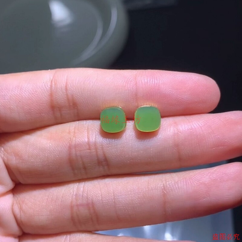 和田玉碧玉苹果绿方糖耳钉图片