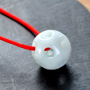 天然A货翡翠玉镂空路路通转运珠子吊坠本命年开运项链红绳民族风