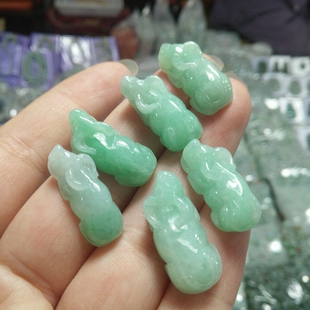 老坑翡翠a货牛吊坠 生肖牛玉牛立体青牛绿色牛玉挂件玉坠时尚挂坠