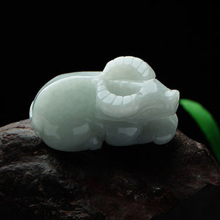 老坑翡翠a货牛吊坠 生肖牛玉牛玉挂件立体青牛绿色牛玉坠时尚首饰