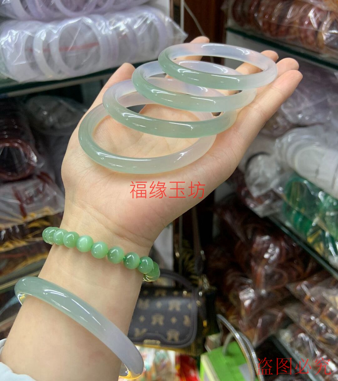玉髓手镯冰种玛瑙翡翠色半山半水美人条镯子淡绿细圆条渐变色
