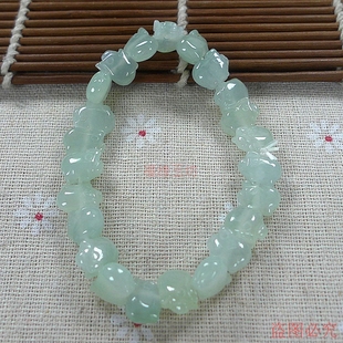 天然正品翡翠十二生肖玉石手串淡绿色冰种生肖猪手链女款玉质冰透