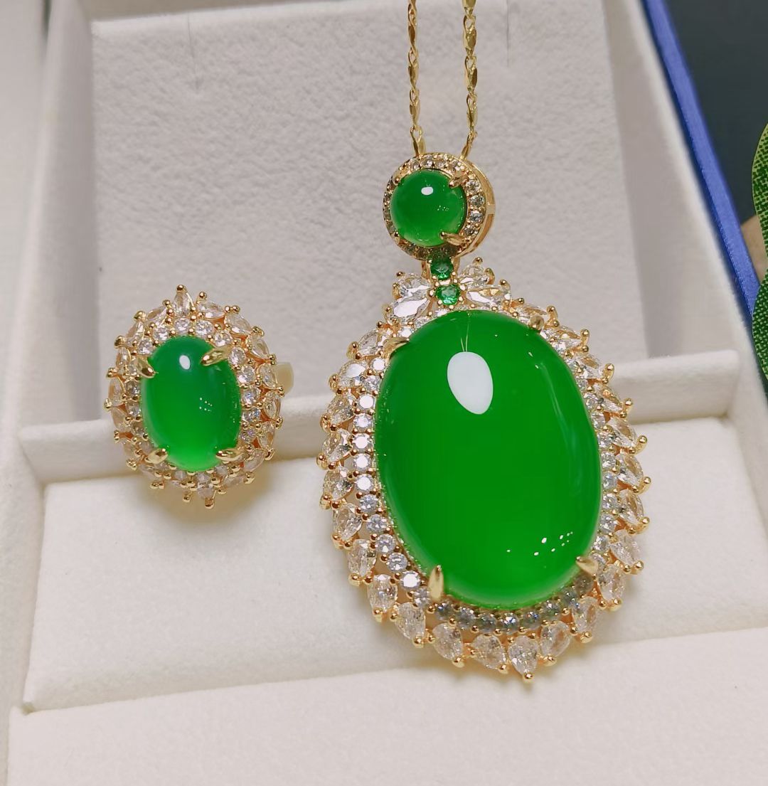帝王绿玉髓豪华镶嵌时尚女吊坠
