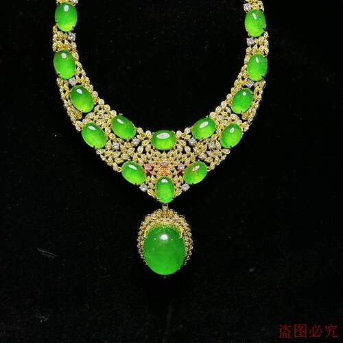 精品天然石英岩玉项链冰透满绿大蛋面18k金镶嵌豪华女款玉石颈饰