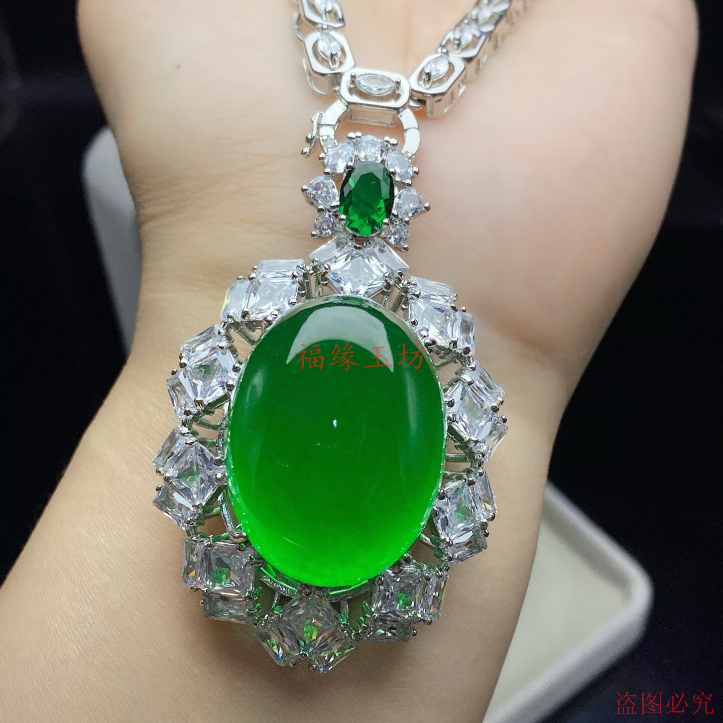 满绿翡翠色925银豪华镶嵌吊坠