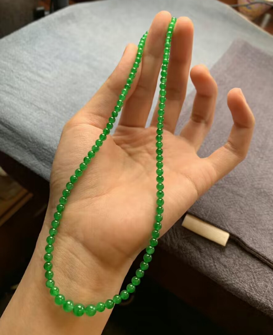 翡翠冰阳绿小米珠玉石项链