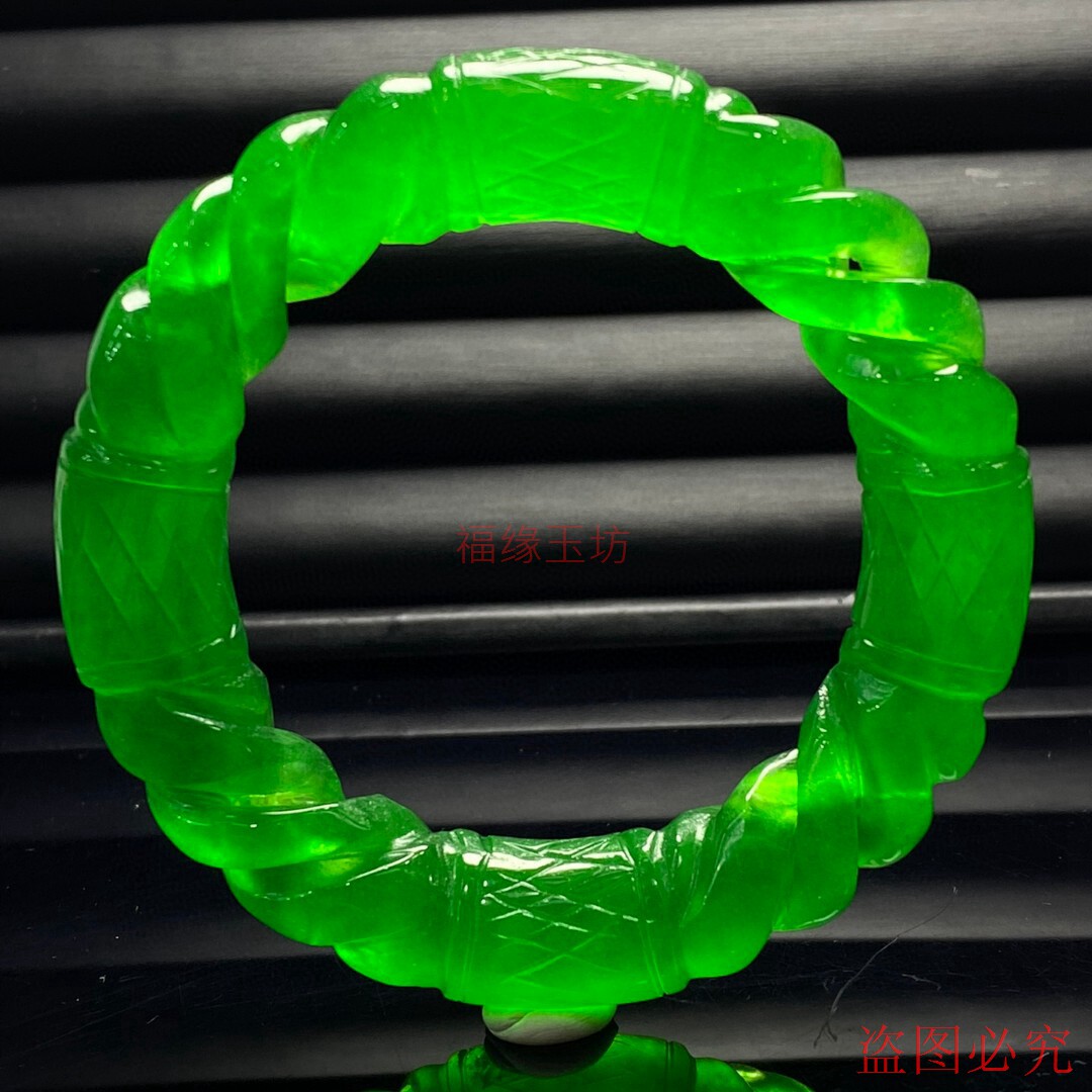 精选优品老翡翠镂空麻花手镯高冰满绿帝王绿纯手工雕刻玉镯子