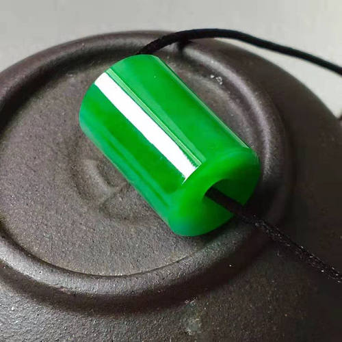 老坑翡翠辣绿路路通玉石吊坠