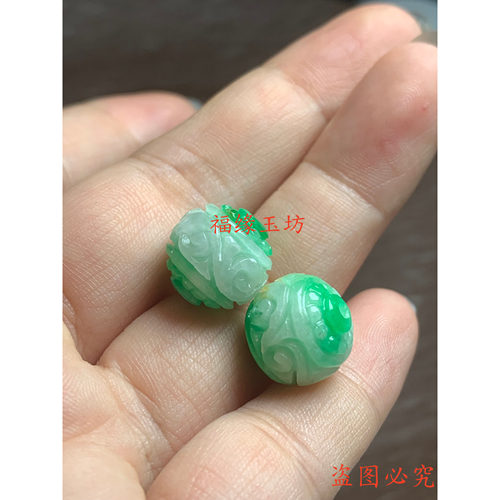 缅甸翡翠白底飘花雕刻手串配珠