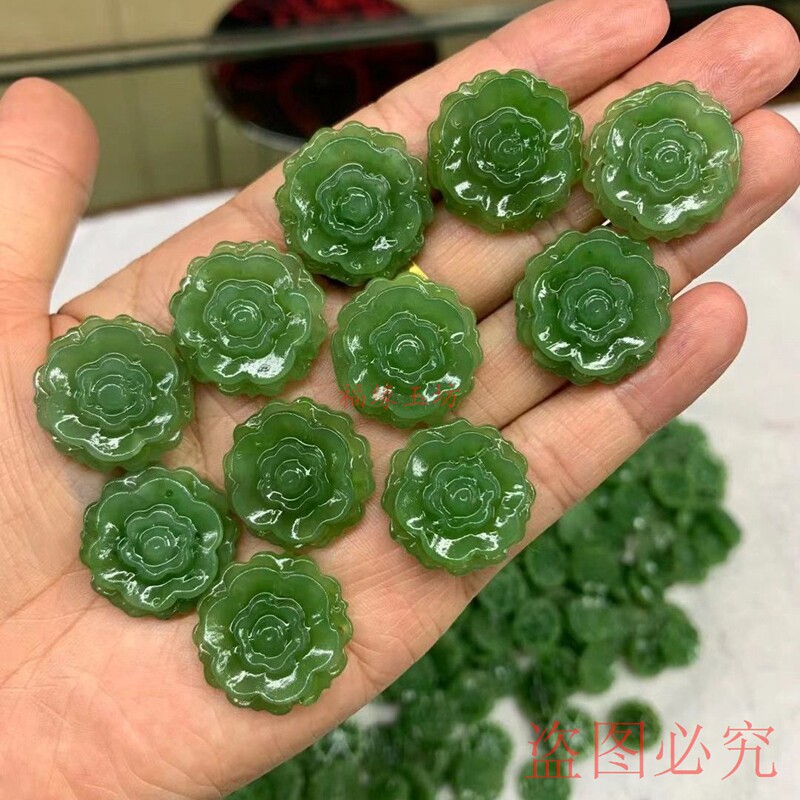 天然俄罗斯和田碧玉牡丹花背云吊坠 圆形小配件diy配饰手链万能扣图片