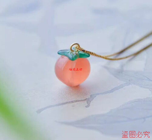天然南红玛瑙水蜜桃项链女可爱玉石吊坠桃子锁骨链红色苏桃