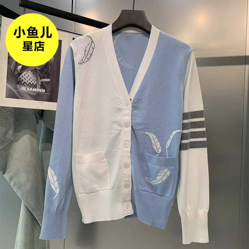 高端法式秋季新款学院风刺绣条纹口袋羽毛嵌花V领针织开衫上衣女