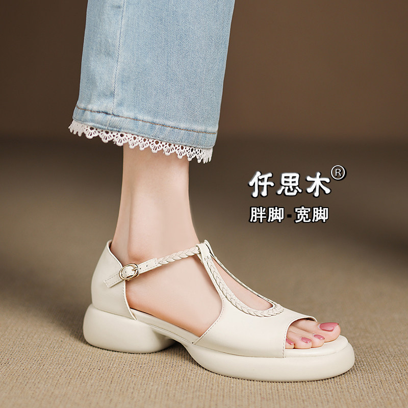 巨好看不累脚凉鞋女款2026新款大码女鞋41到43胖脚宽40白色厚底42
