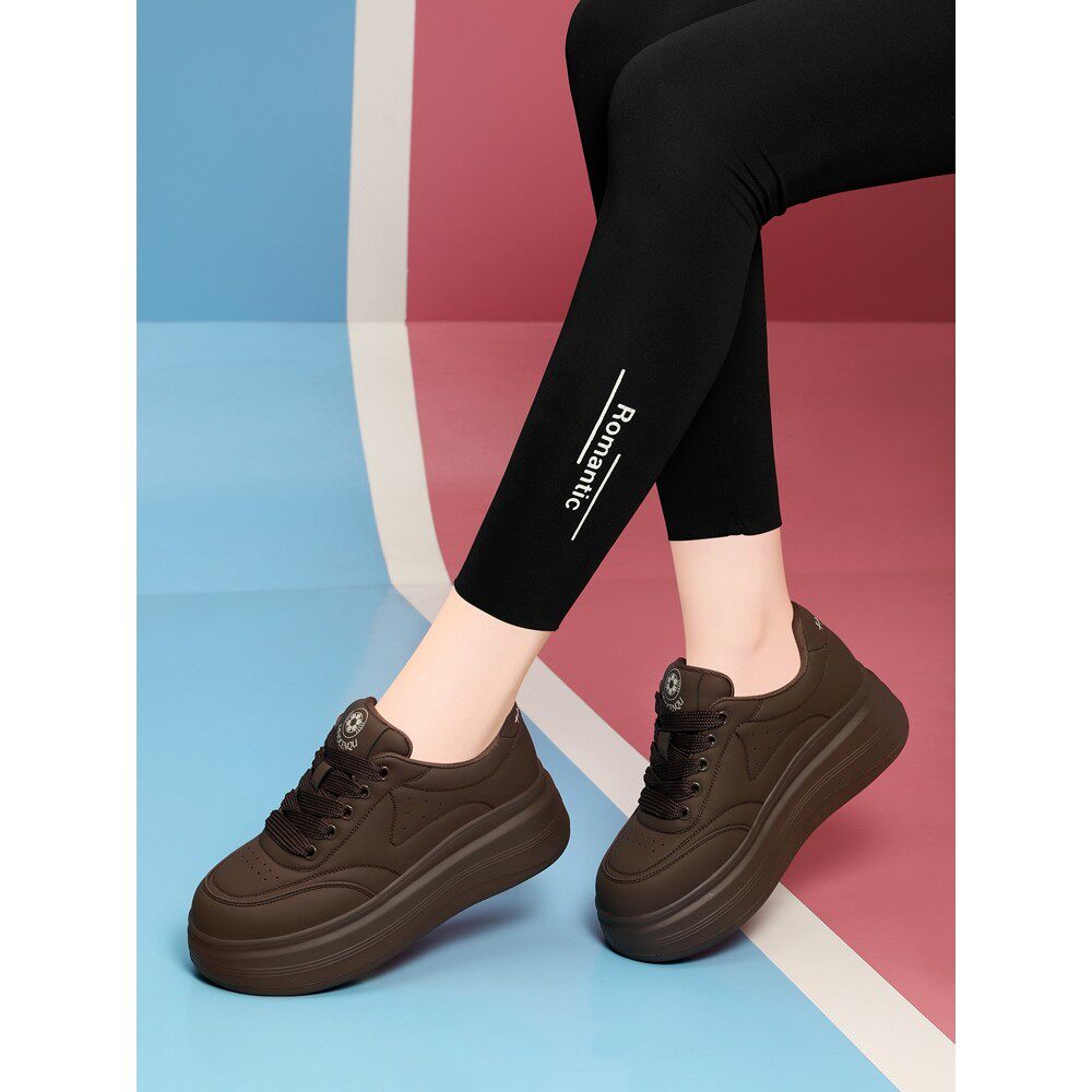 黑色厚底板鞋女款2025新款秋冬季百搭平底时尚面包鞋子休闲运动鞋