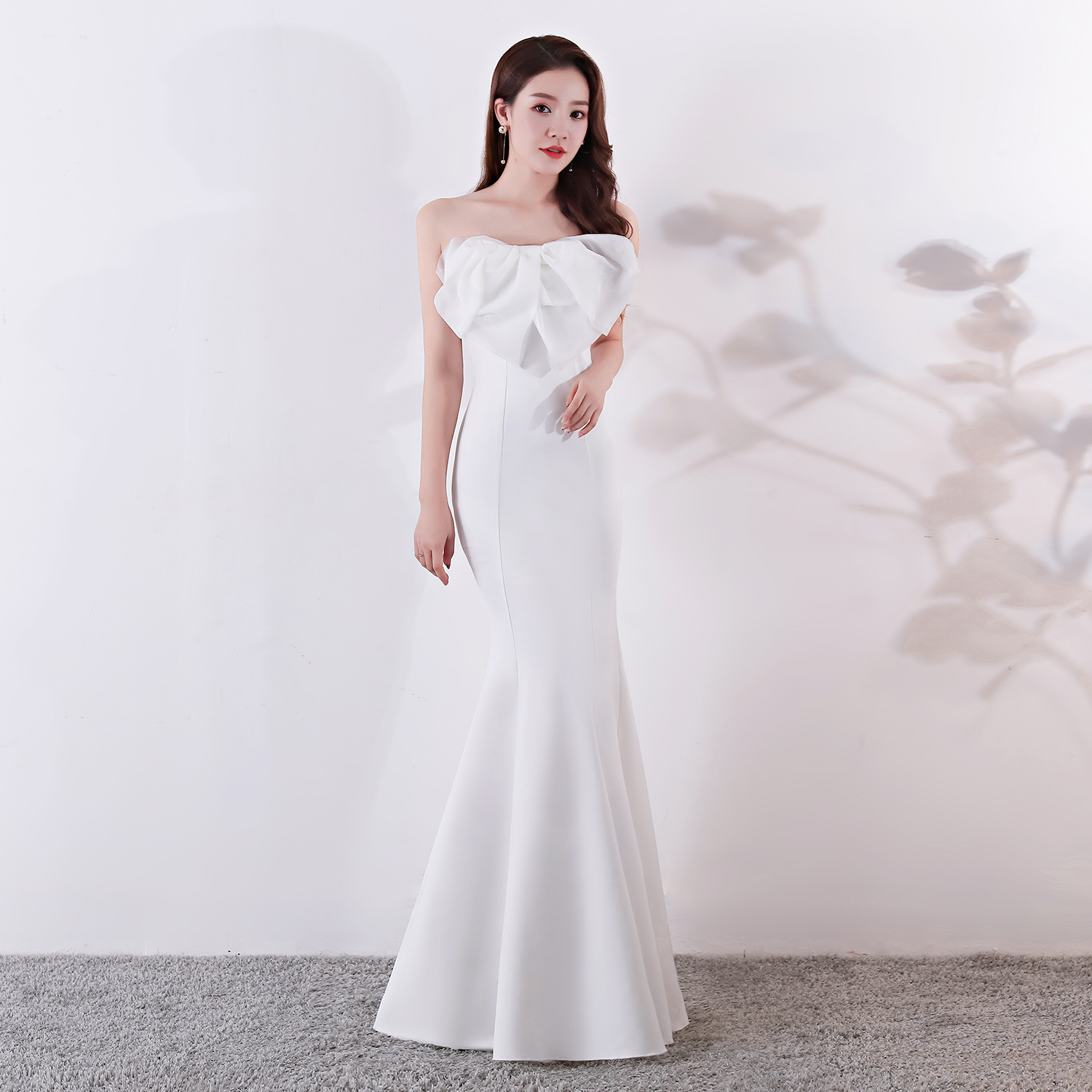 一半盛装2025白色晚礼服女高级优雅小众气质抹胸名媛年会鱼尾长裙