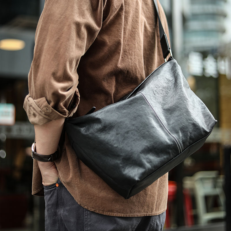 大容量男士单肩斜挎包通勤休闲包