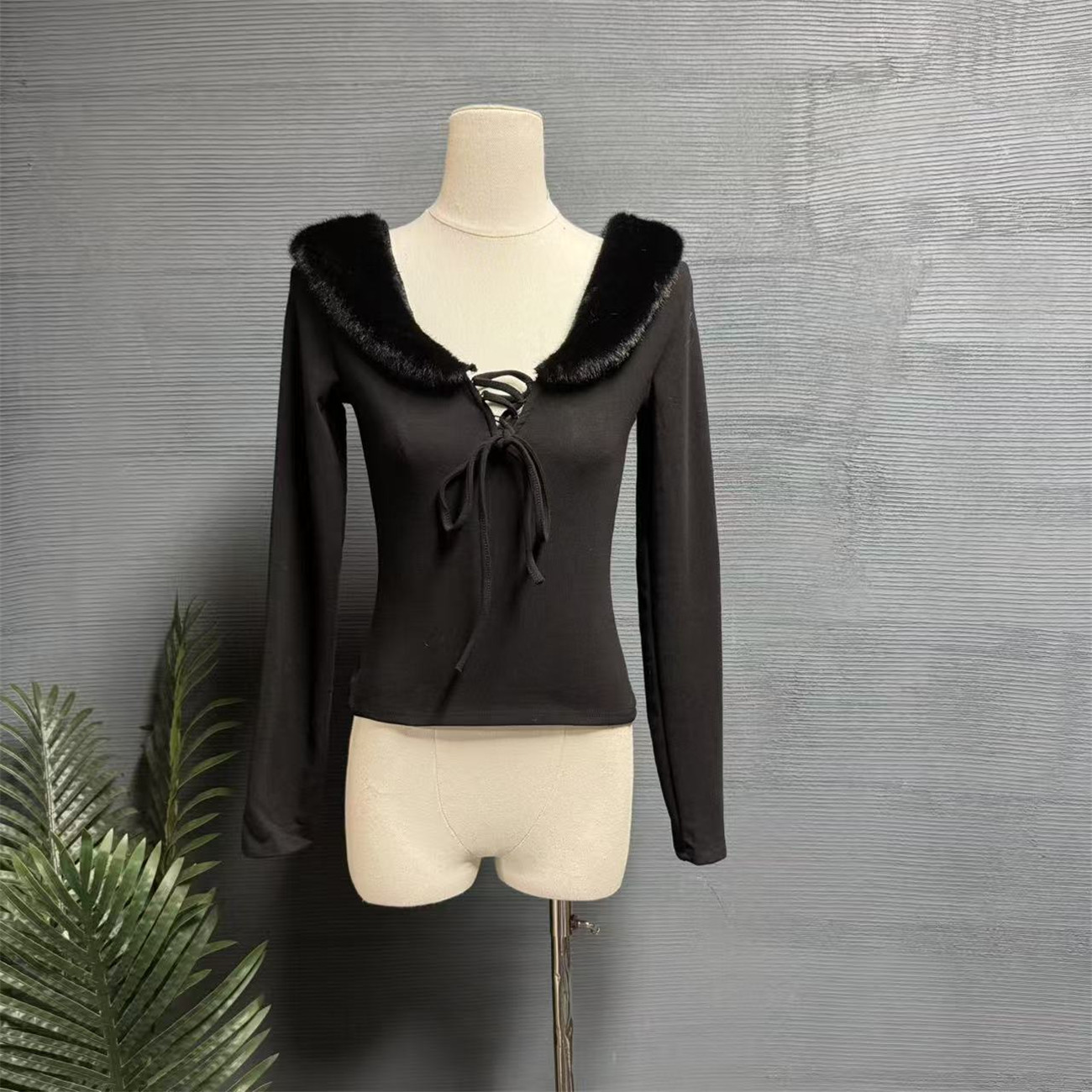 镜服饰2025冬季时尚毛毛领系带长袖T恤女修身显瘦上衣10579