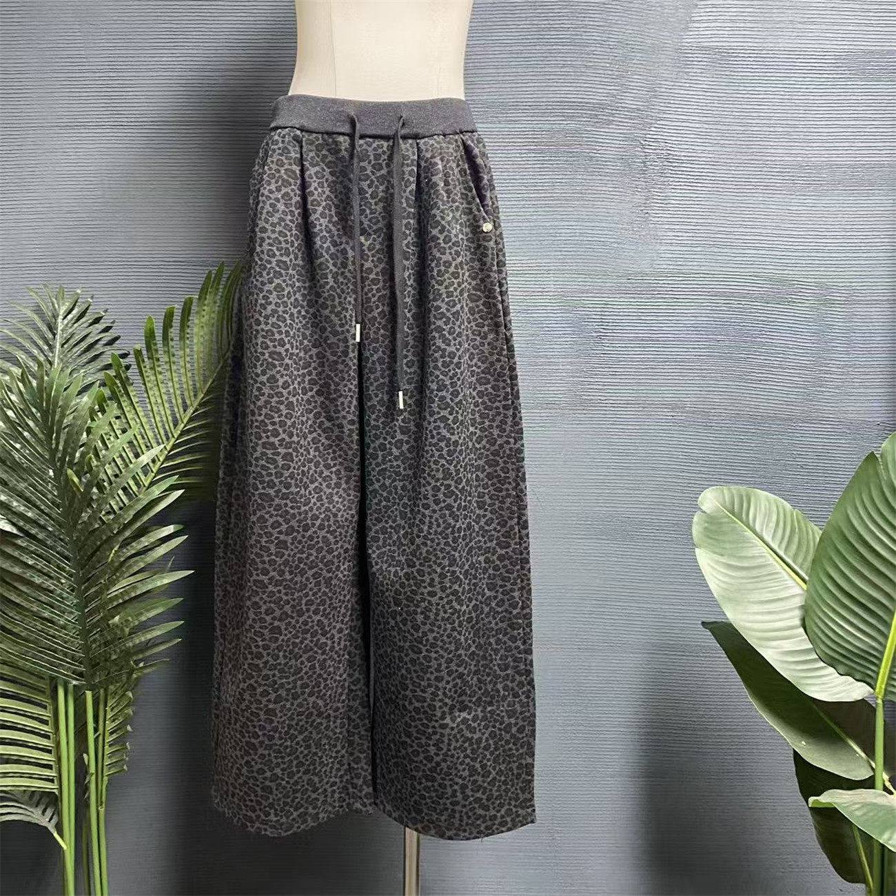 镜服饰2025秋季复古磨绒豹纹风高腰阔腿裤女宽松抽绳休闲裤20042
