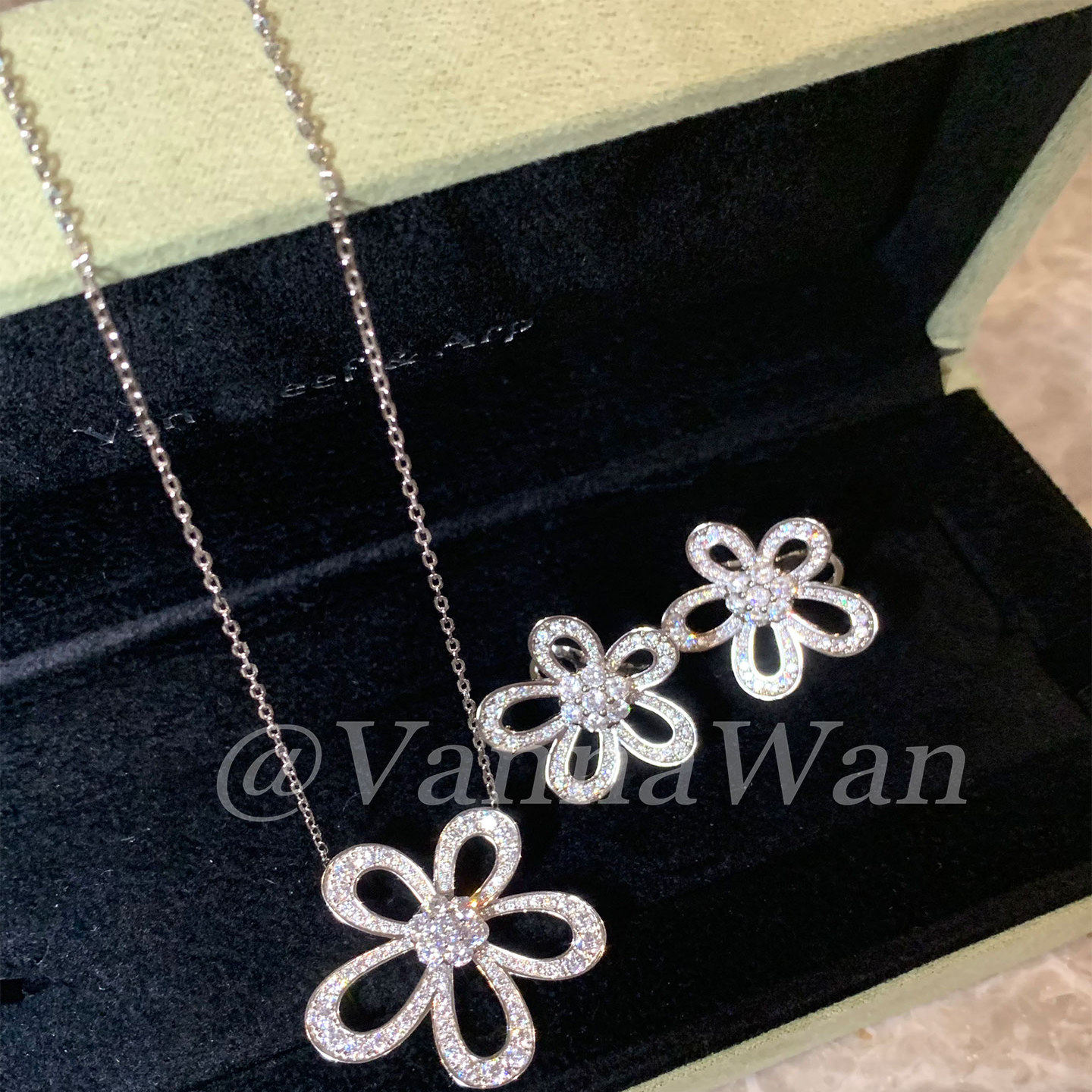 VanWan银版!人间富贵花！S925银太阳花项链大花满钻花朵银锁骨链图片