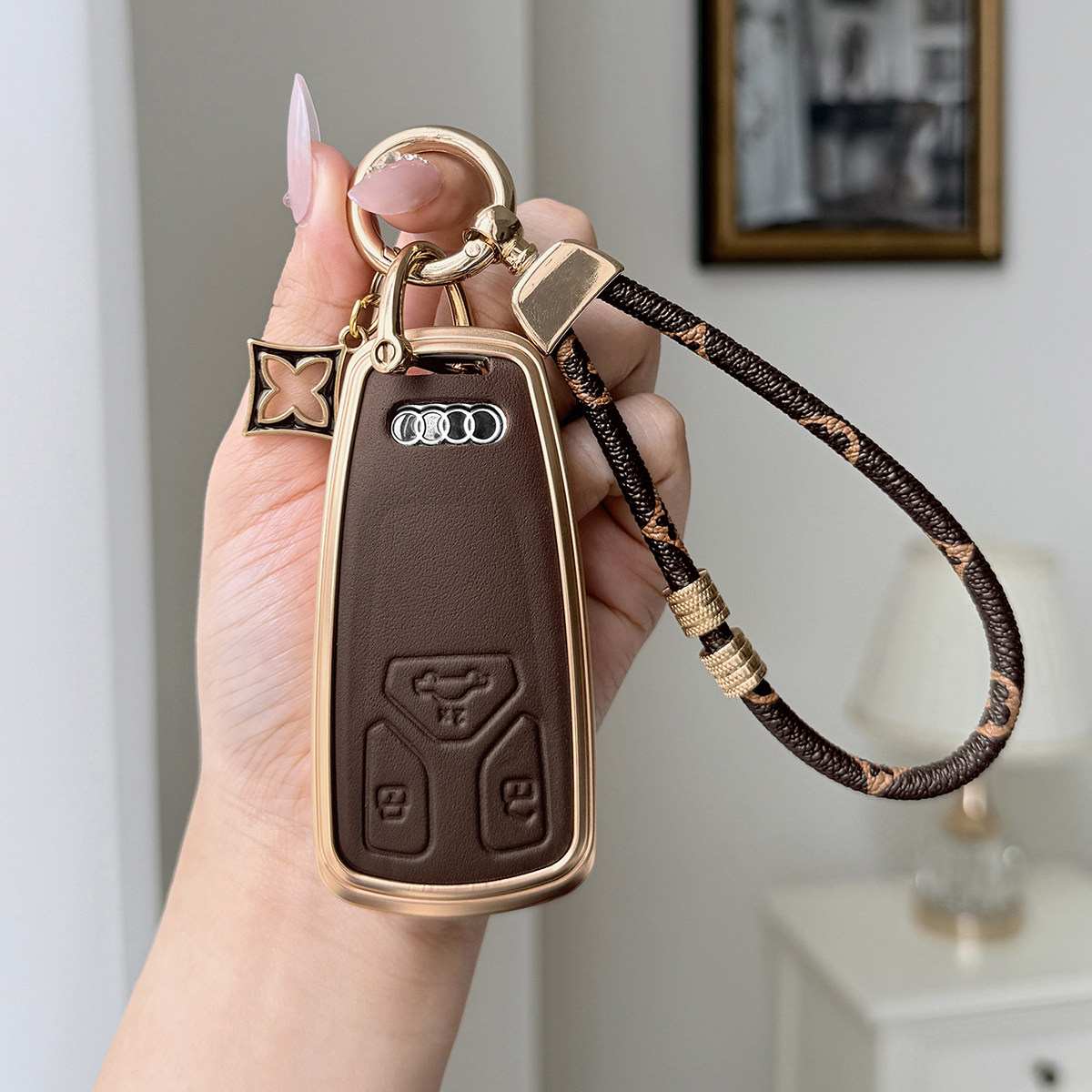 适用2025款奥迪A4l钥匙套Q5l女士24高级感q3a6l汽车a3壳a7l扣q7包