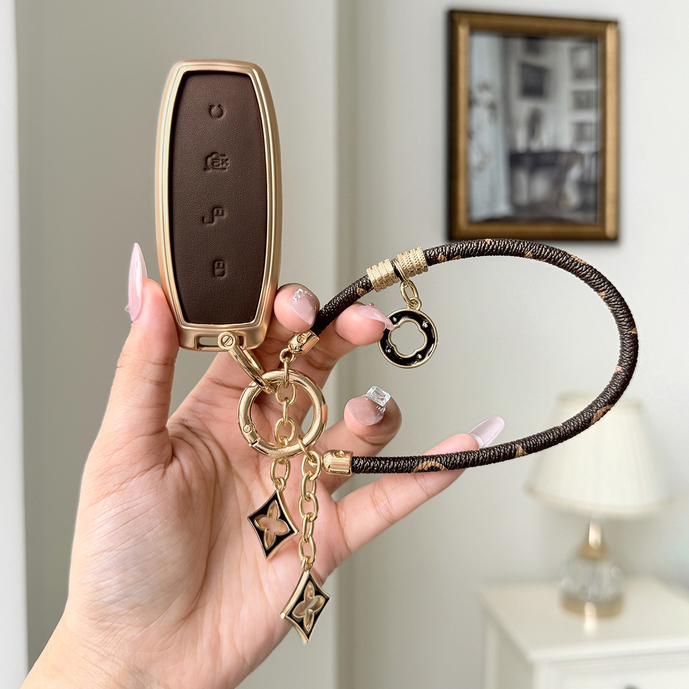 适用于腾势d9钥匙套24款高端n7 x汽车n8智能遥控锁匙男士壳