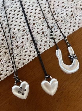 休闲风拉丝十字架爱心黑绳U形项链小众设计轻奢百搭设计毛衣链女