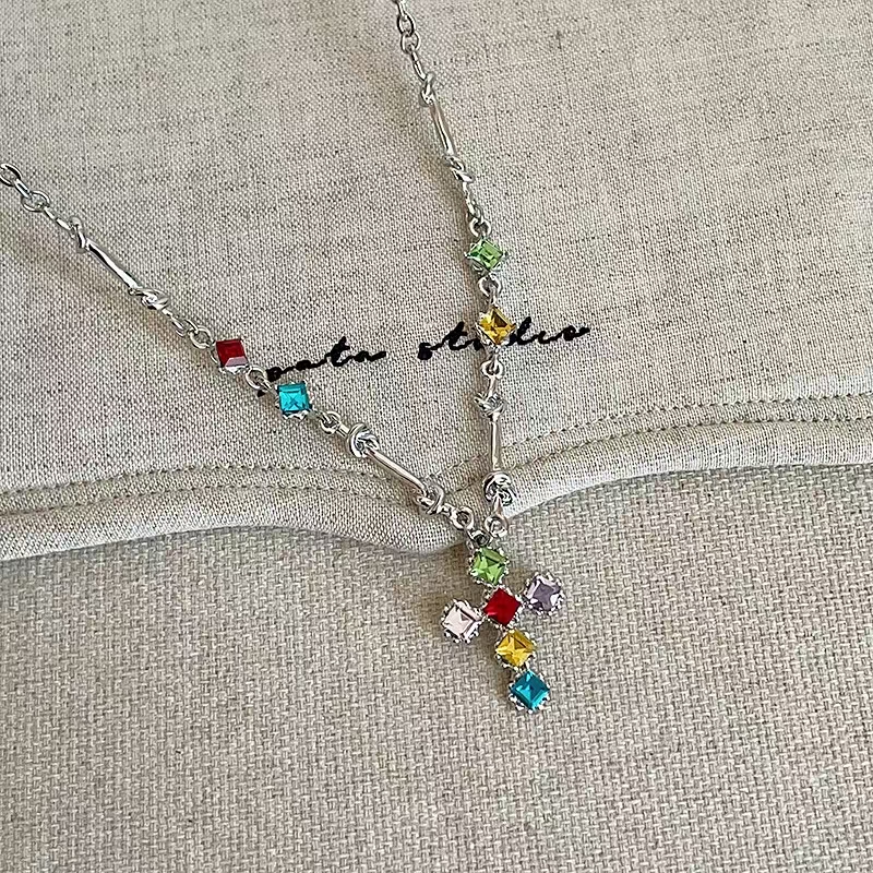 轻奢彩色锆石十字架吊坠项链女复古优雅简约百搭气质颈链锁骨链