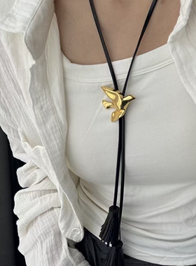 复古金属小鸟形吊坠秋冬新款小众设计毛衣链高级感皮质挂绳吊饰