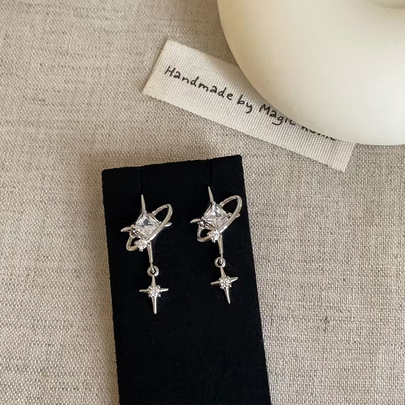 甜酷辣妹欧美四芒星星球耳钉女时尚百搭气质通勤耳饰潮流设计饰品