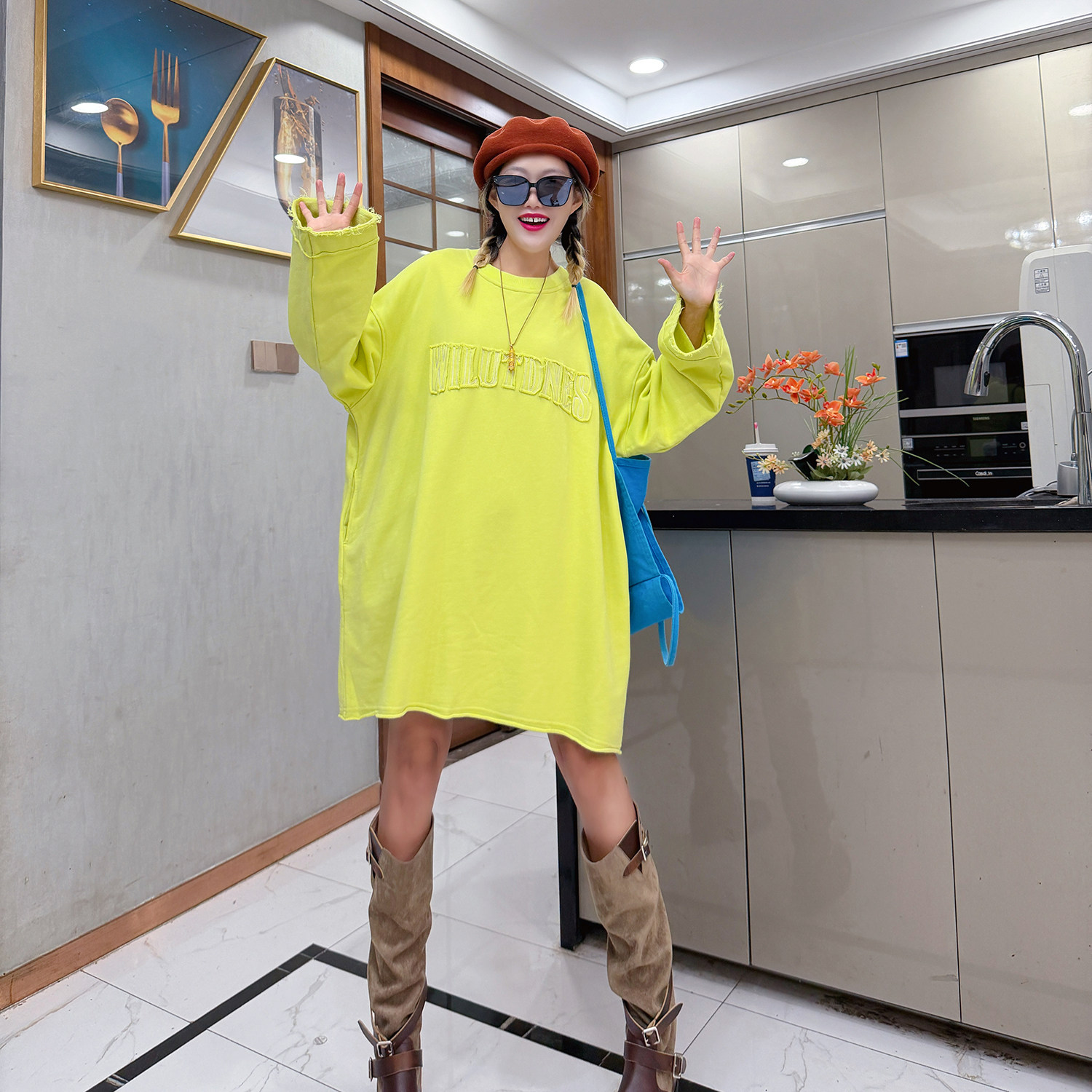 中长款粉色长袖上衣大码百搭女打底秋冬多巴胺宽松刺绣字母卫衣女