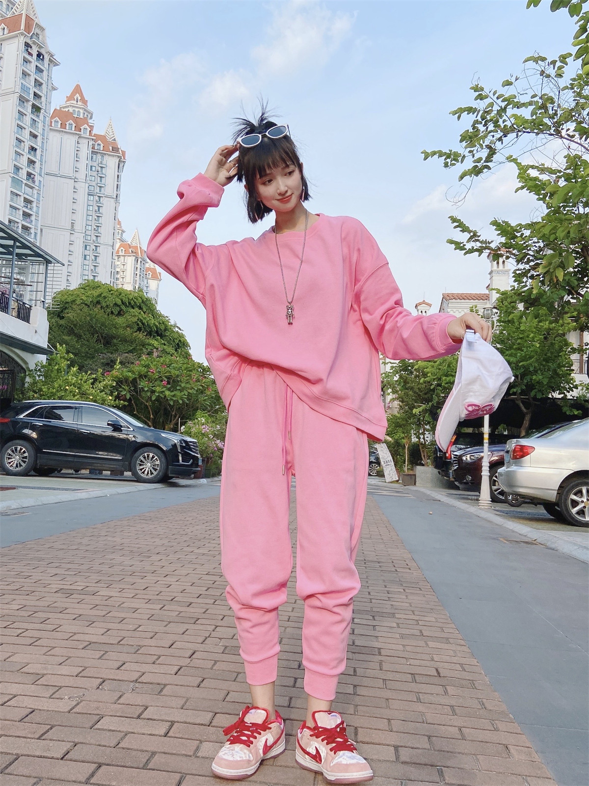 休闲时尚运动套装女秋季大码宽松长袖卫衣高腰显瘦爱心长裤两件套