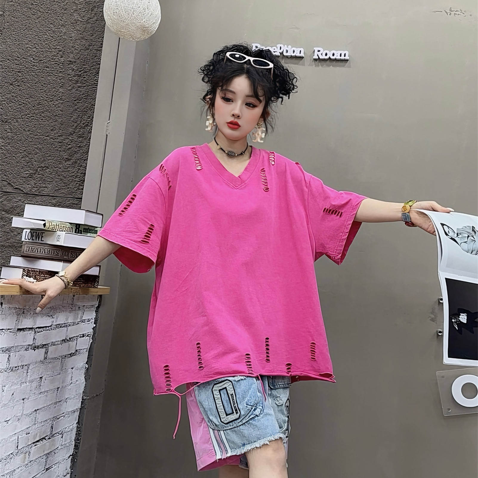 欧洲站中长款破洞短袖T恤女夏季宽松设计感潮流百搭慵懒风V领上衣