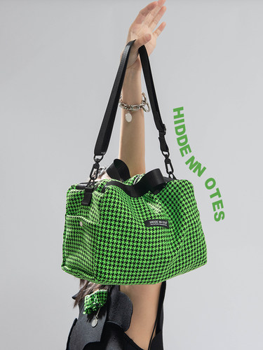 实用百搭款3用斜挎包夏天的颜色