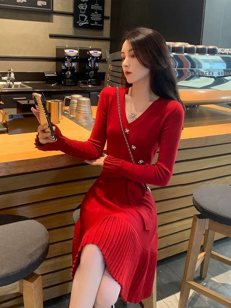 新年战袍年会喜庆v领针织红色连衣裙女秋冬小个子打底百褶毛衣裙