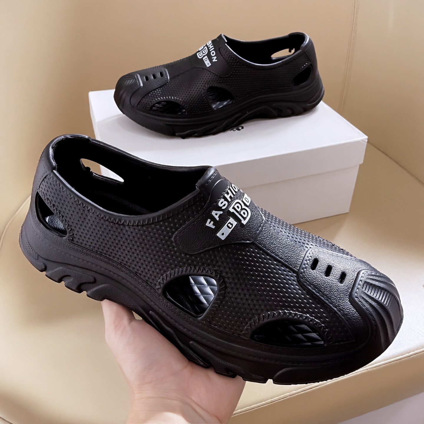 男士夏季透气包头一脚蹬洞洞鞋