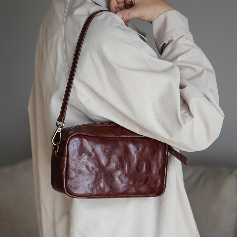 复古褶皱头层植鞣牛皮腋下包女