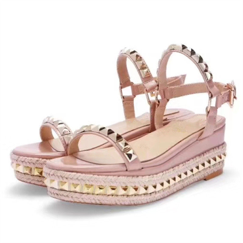 2026夏季欧货凉鞋铆钉复古女鞋女中跟松糕厚底沙滩鞋大码真皮凉鞋,女鞋,时装凉鞋,淘宝优惠券,粉丝福利购,淘宝优惠卷