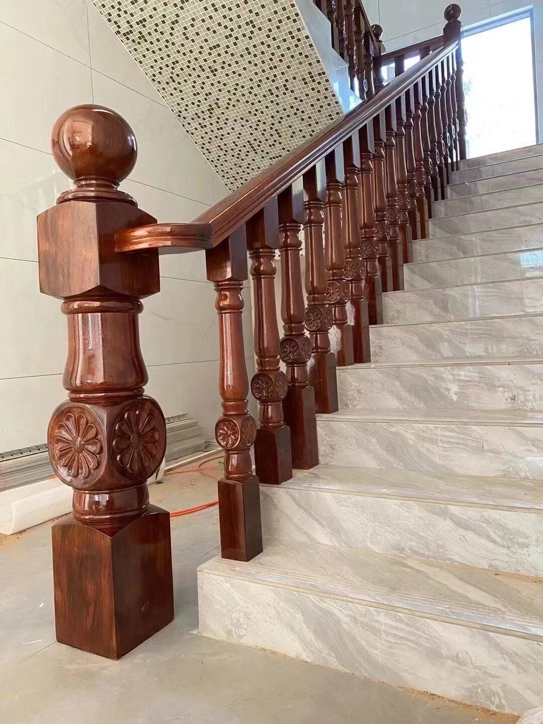 别墅楼梯扶手家用楼自建房装修中式风格现代将军柱榉木沙比利实木