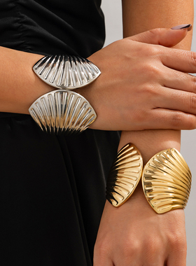 弹簧扇贝金属手镯女 2025年冬季新品时尚设计海边旅行度假配饰品