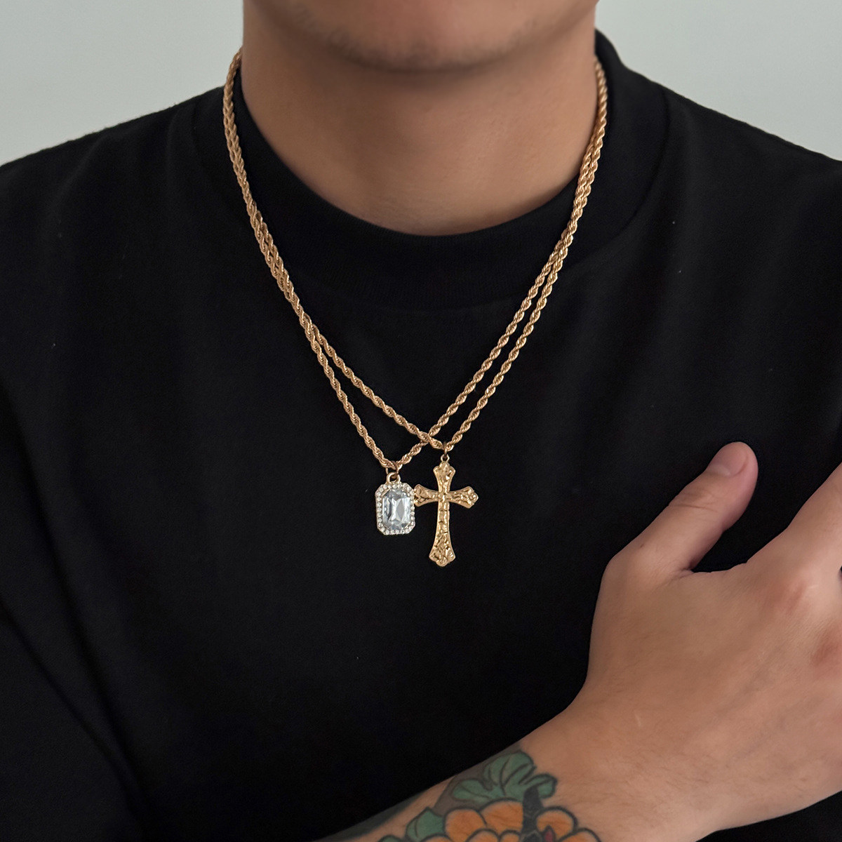 男款2件套十字架麻花链项链套装 欧美潮嘻哈高级感方钻吊坠锁骨链