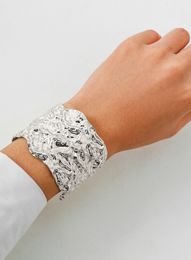 不规则凹凸面宽版手镯